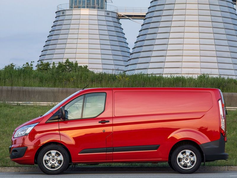 Ford Transit Custom I، فان SWB Van — منظر من الجانب الأيسر