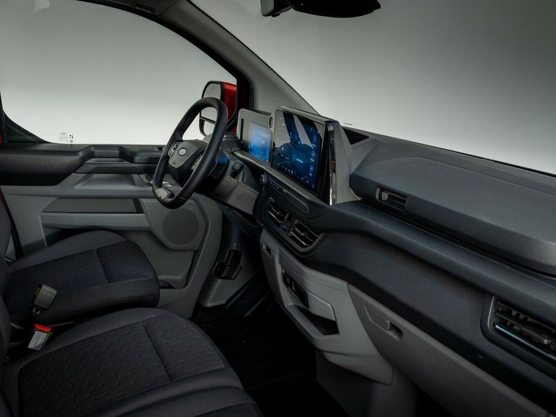 Ford Transit Custom ثانياً، فان LWB Van — منطقة السائق
