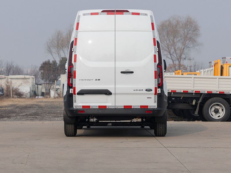 Ford Transit Custom I (السوق الصينية)، فان LWB — منظر خلفي