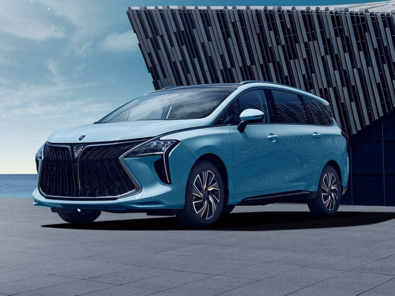 DongFeng Forthing U-Tour M4، ميني فان — منظر أمامي أيمن