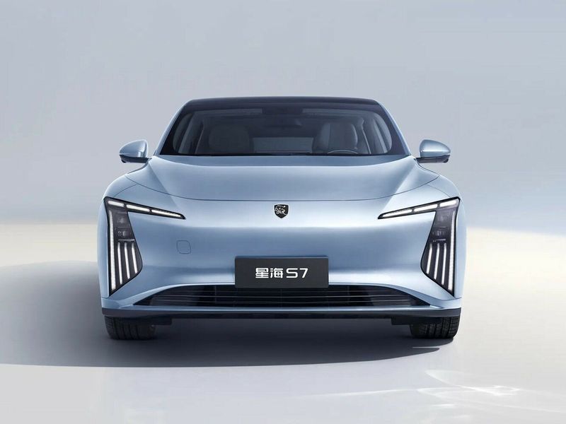DongFeng Forthing Xinghai S7، سيدان — منظر أمامي