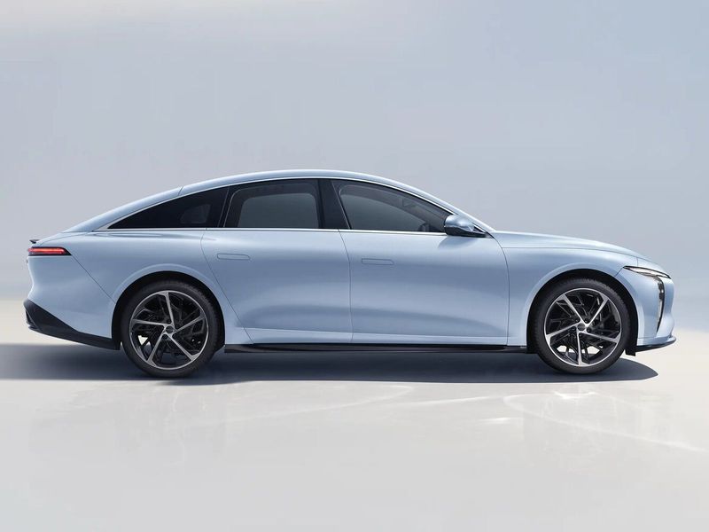DongFeng Forthing Xinghai S7، سيدان — منظر من الجانب الأيسر