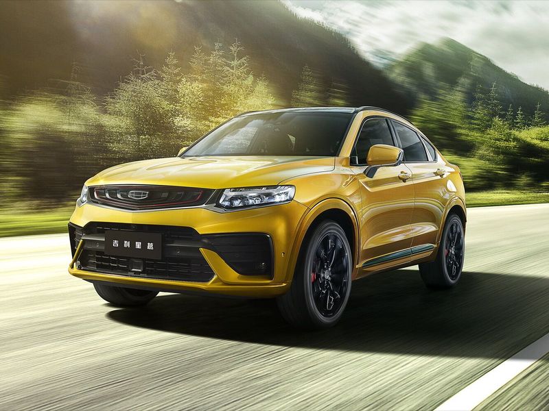 Geely Xingyue I، دفع رباعي 5 أبواب — منظر أمامي بزاوية ثلاثة أرباع