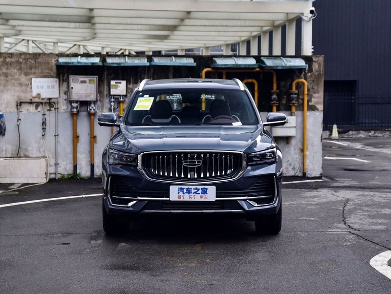 Geely Xingyue L I, Внедорожник 5 дв. — вид спереди