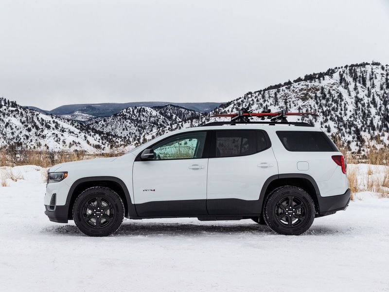 GMC Acadia II Рестайлинг, Внедорожник 5 дв. — вид слева