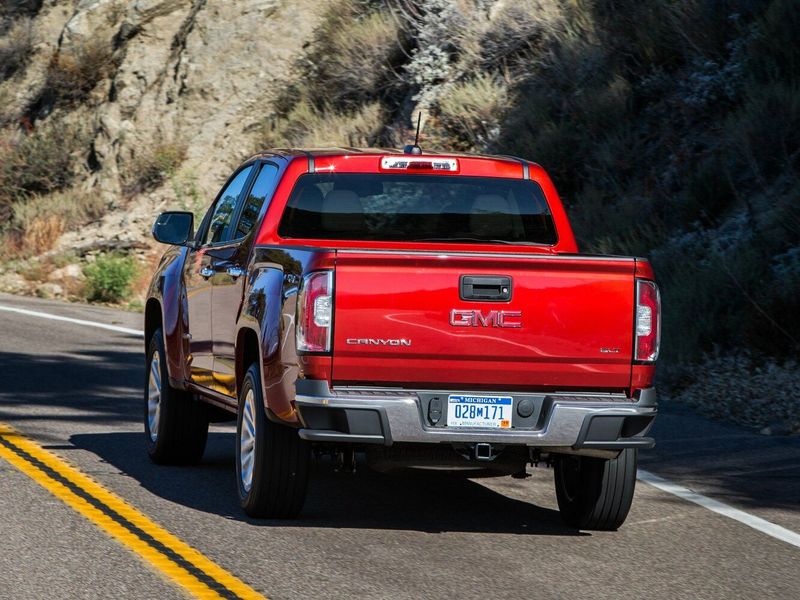 GMC Canyon ثانياً، بيك أب بكابينة مزدوجة — منظر خلفي أيسر