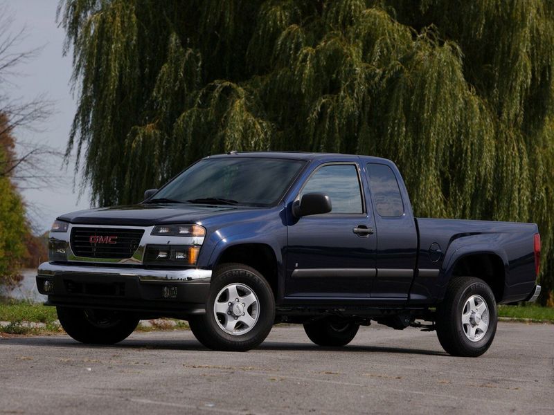 GMC Canyon I، بيك أب بكابينة ونصف — منظر أمامي أيمن