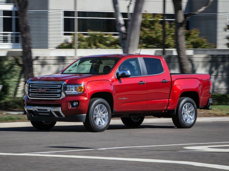 GMC Canyon ثانياً، بيك أب بكابينة مزدوجة — منظر أمامي أيمن