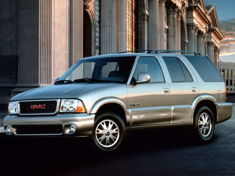 GMC Envoy I(GMT330)، دفع رباعي 5 أبواب — منظر أمامي أيمن