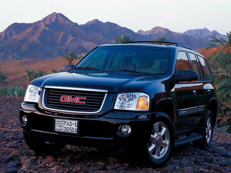 GMC Envoy II (GMT360)، دفع رباعي 5 أبواب — منظر أمامي أيمن