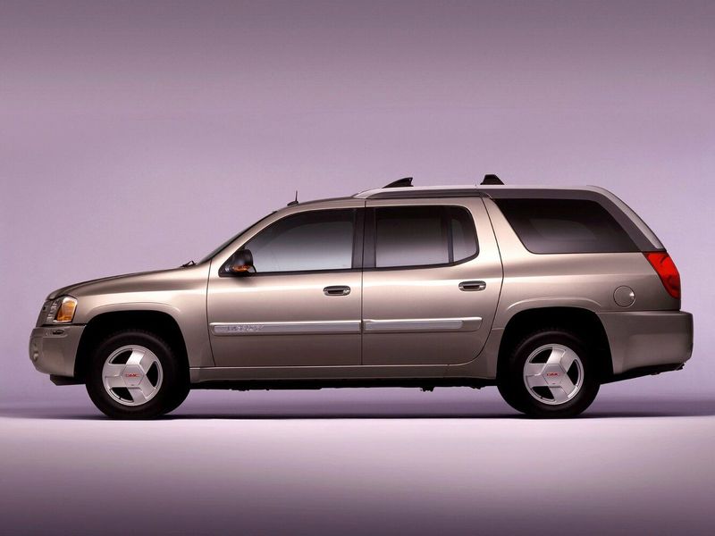 GMC Envoy II (GMT360)، دفع رباعي 5 أبواب XUV — منظر من الجانب الأيسر