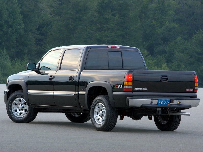 GMC Sierra ط (GMT800)، بيك أب بكابينة مزدوجة — منظر خلفي أيسر