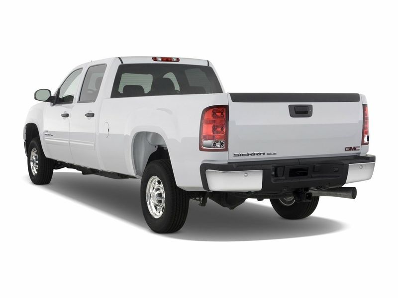 GMC Sierra II (GMT900), Пикап двойная кабина — вид сзади слева