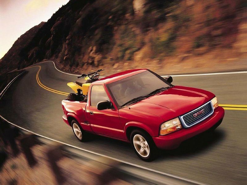 GMC Sonoma II(GMT400)، بيك أب بكابينة مفردة — منظر أمامي أيمن