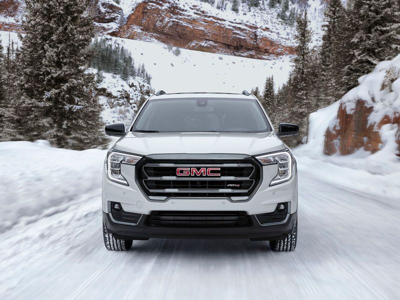 GMC Terrain II Рестайлинг, Внедорожник 5 дв. — вид спереди