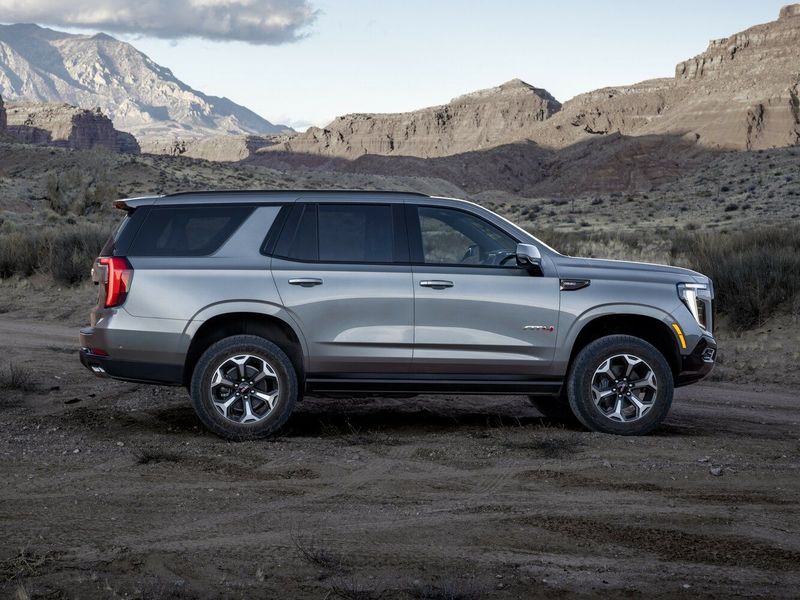 GMC Yukon فيس ليفت V، دفع رباعي 5 أبواب — منظر من الجانب الأيمن