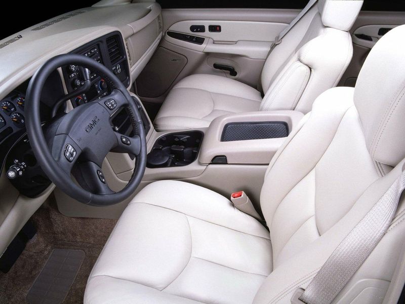 GMC Yukon II (GMT800)، دفع رباعي 5 أبواب — منطقة السائق