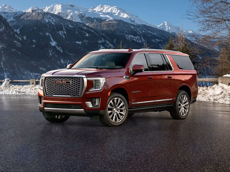 GMC Yukon V، دفع رباعي 5 أبواب XL — منظر أمامي بزاوية ثلاثة أرباع