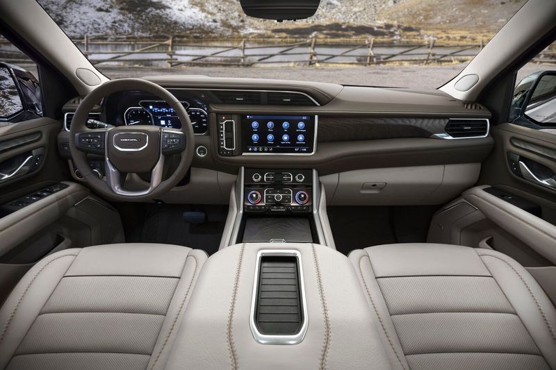 GMC Yukon V، دفع رباعي 5 أبواب XL — منطقة السائق