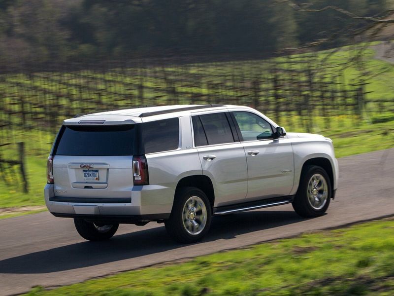 GMC Yukon IV (GMT K2UG)، دفع رباعي 5 أبواب — منظر خلفي أيمن