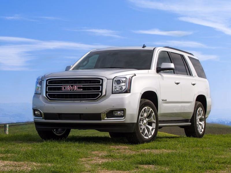 GMC Yukon IV (GMT K2UG)، دفع رباعي 5 أبواب — منظر أمامي أيمن
