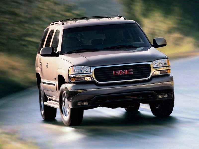 GMC Yukon II (GMT800)، دفع رباعي 5 أبواب — منظر أمامي أيمن