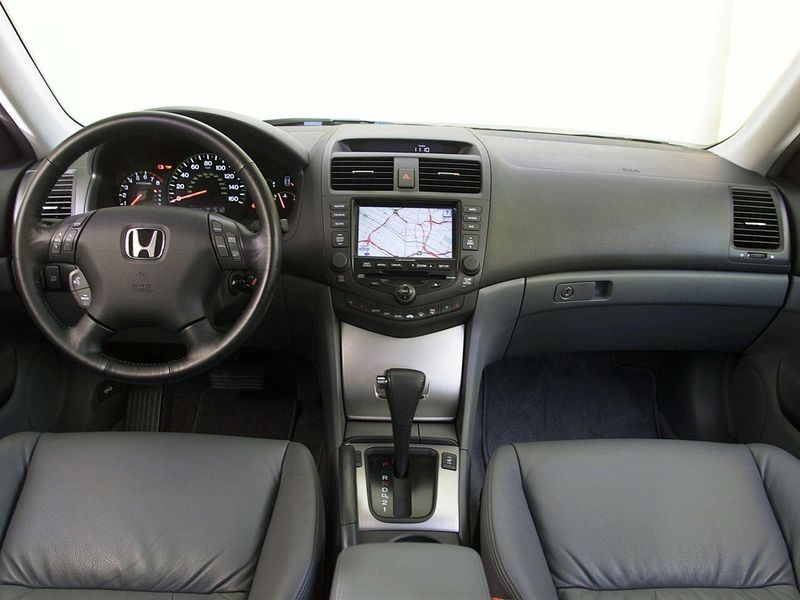 Honda Accord سابعاً، كوبيه — لوحة القيادة