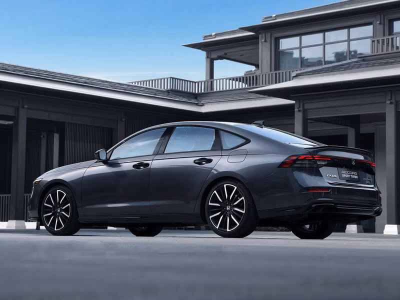 Honda Accord XI, Седан — вид сзади в три четверти