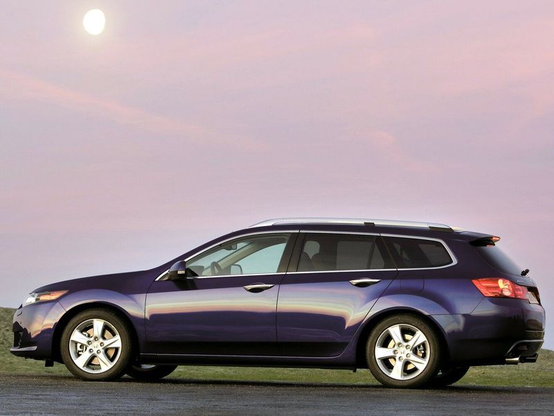 Honda Accord VIII, Универсал 5 дв. — вид справа