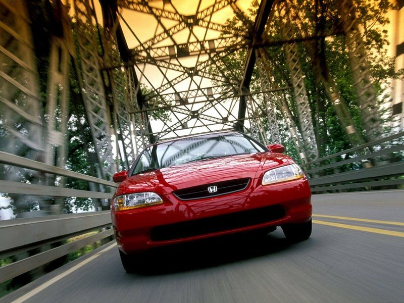 Honda Accord VI, Купе — вид спереди