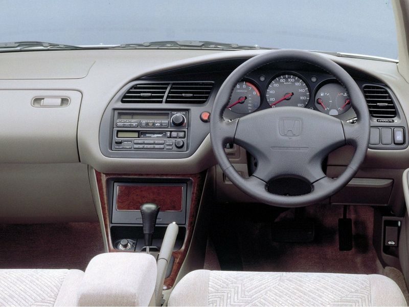 Honda Accord VI, Универсал 5 дв. — передняя панель
