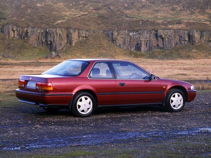 Honda Accord IV, Купе — вид сзади справа