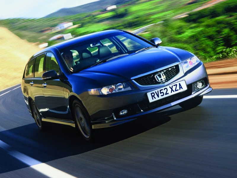 Honda Accord VII, Универсал 5 дв. — вид спереди слева