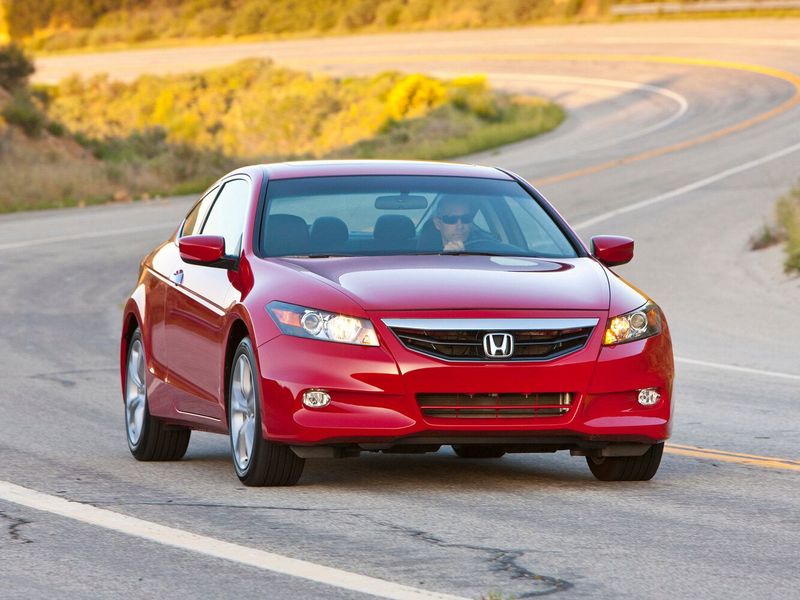 Honda Accord فيس ليفت الثامن، كوبيه — منظر أمامي أيسر