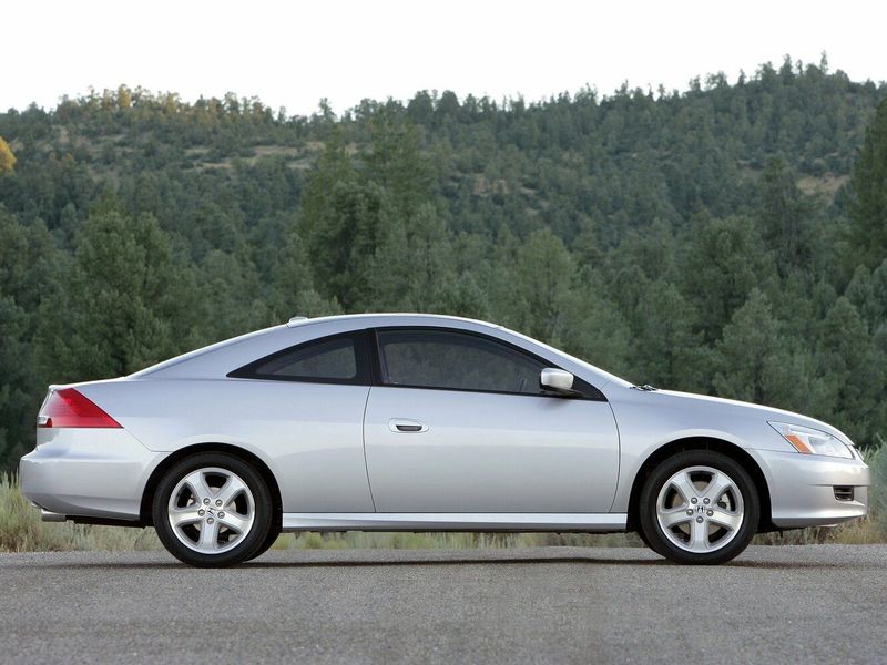 Honda Accord VII Рестайлинг, Купе — вид слева