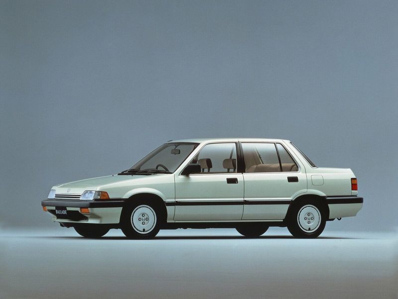 Honda Ballade II, Седан — вид спереди слева