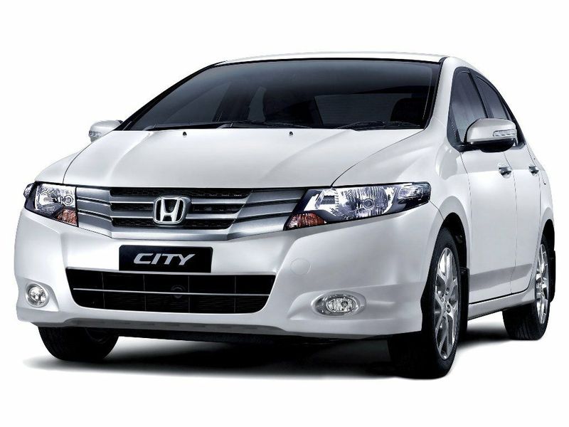 Honda City V، سيدان — منظر أمامي أيمن