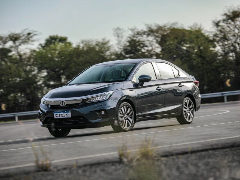 Honda City VII, Седан — вид спереди в три четверти