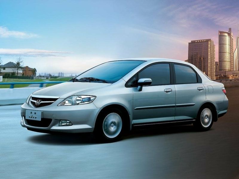 Honda City IV, Седан — вид спереди справа