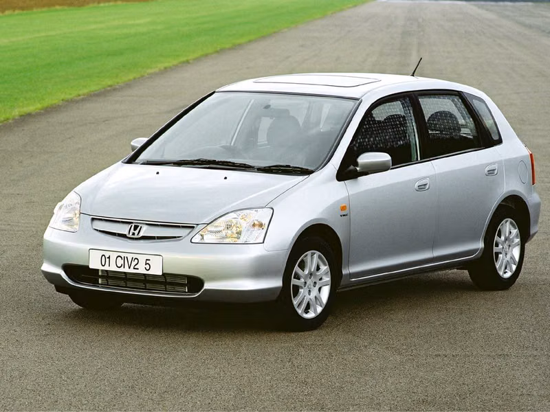 Honda Civic VII, Хэтчбек 5 дв. — вид спереди слева