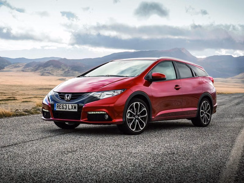 Honda Civic IX, Универсал 5 дв. — вид спереди справа