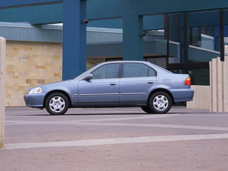 Honda Civic فيس ليفت السادس، سيدان — منظر من الجانب الأيسر