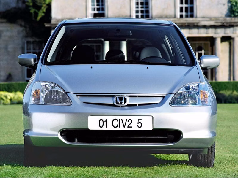 Honda Civic VII, Хэтчбек 5 дв. — вид спереди