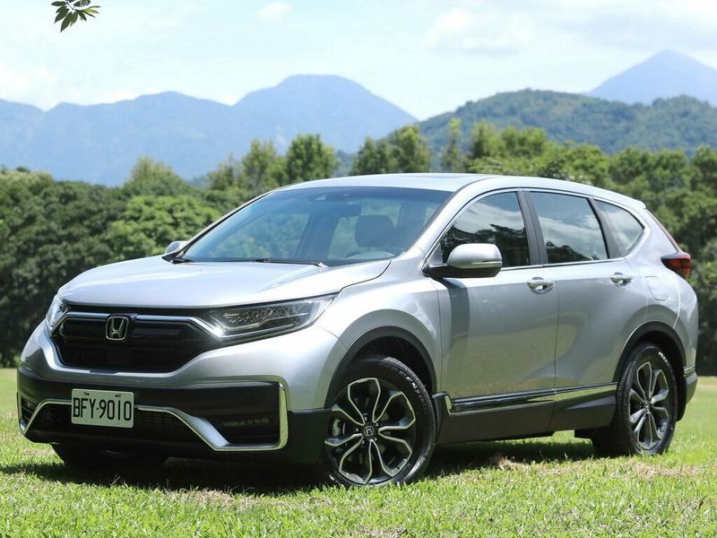 Honda CR-V فيس ليفت V، دفع رباعي 5 أبواب — منظر أمامي أيمن