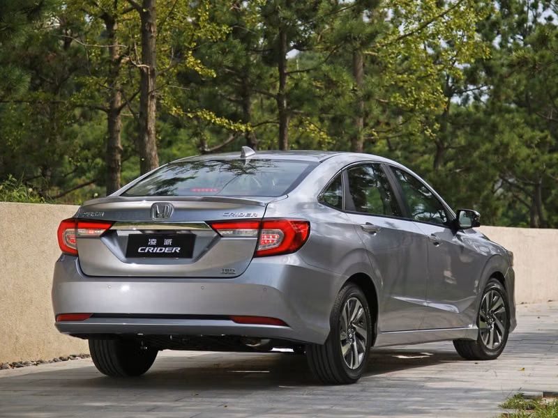 Honda Crider ثانياً، سيدان — منظر خلفي بزاوية ثلاثة أرباع