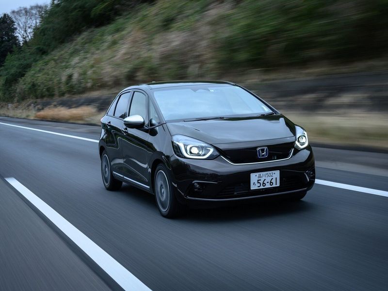 Honda Fit IV, Хэтчбек 5 дв. — вид спереди в три четверти