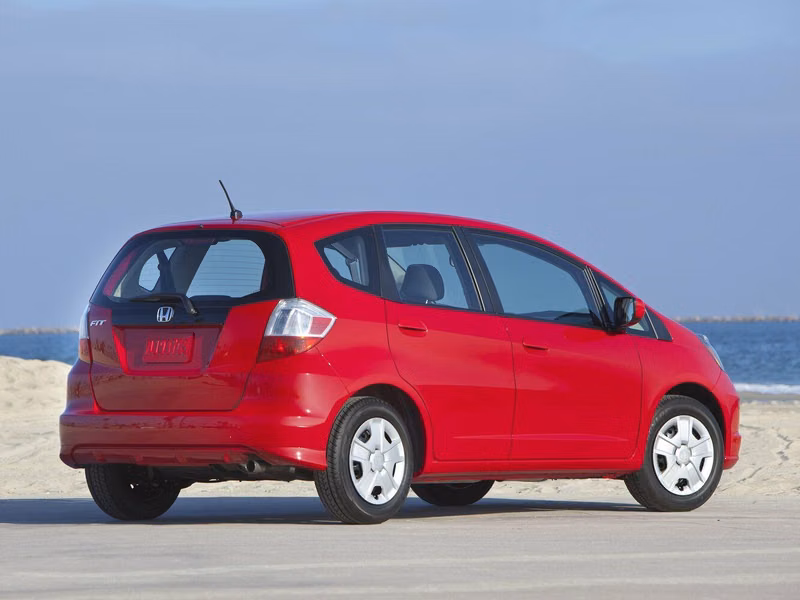Honda Fit ثانياً، هاتشباك 5 أبواب — منظر خلفي أيمن