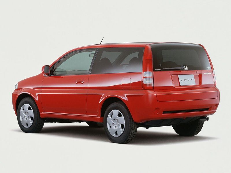 Honda HR-V I Рестайлинг, Внедорожник 3 дв. — вид сзади справа