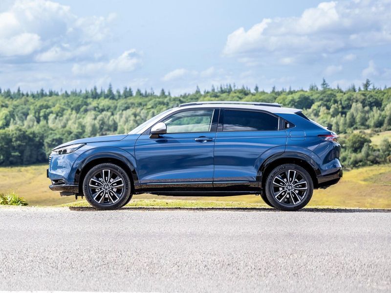 Honda HR-V III Рестайлинг, Внедорожник 5 дв. — вид справа