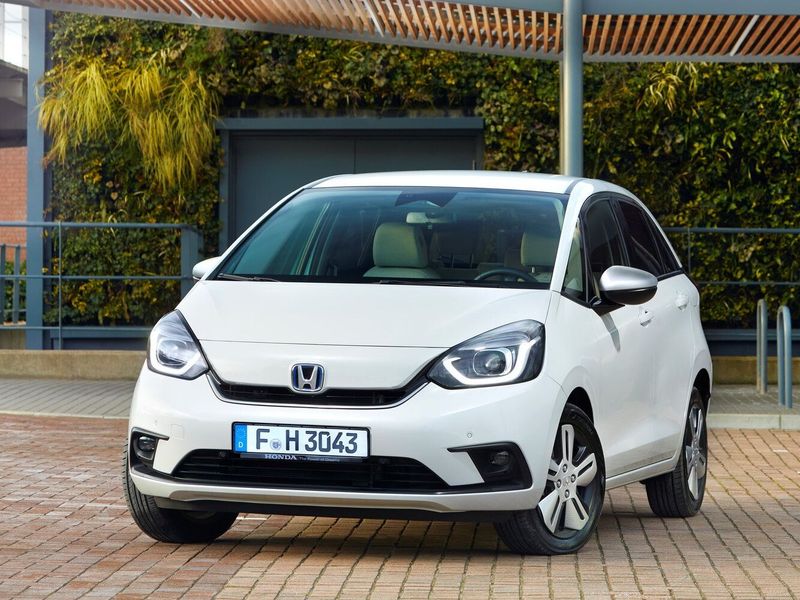 Honda Jazz رابعاً، هاتشباك 5 أبواب — منظر أمامي أيمن